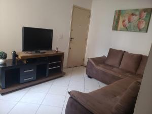 Televisyen dan/atau pusat hiburan di 2 Apartamento próximo ao melhor de Piracicaba!
