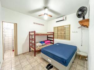 Ένα ή περισσότερα κρεβάτια σε δωμάτιο στο Cozy house in Itagua up to 8 guests!