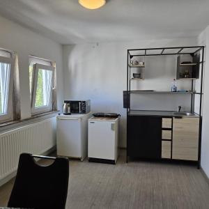 Kuchyň nebo kuchyňský kout v ubytování Freundliches Privatzimmer mit Gemeinschaftsküche und Gemeinschaftsbad