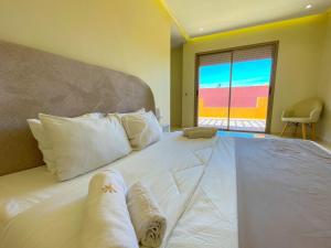 Postel nebo postele na pokoji v ubytování Sublime Villa avec Piscine et Jardin à Marrakech + 46 fotografií
