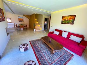 Posezení v ubytování Sublime Villa avec Piscine et Jardin à Marrakech