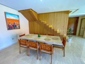 Posezení v ubytování Sublime Villa avec Piscine et Jardin à Marrakech