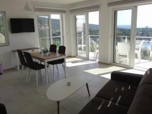 Gallery image of Apartments Odiva in Lustica