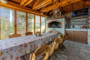 Μια τηλεόραση ή/και κέντρο ψυχαγωγίας στο Boni in Supetarska Draga - Kvarner Region