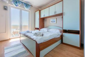 Ένα ή περισσότερα κρεβάτια σε δωμάτιο στο Boni in Supetarska Draga - Kvarner Region +60 φωτογραφίες