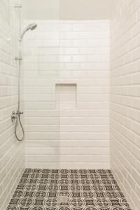 Kúpeľňa v ubytovaní 1930's Athenian House by YHA + 10 fotografií