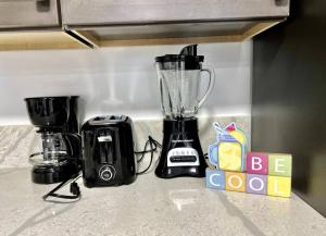 Η κουζίνα ή μικρή κουζίνα στο 2-bedroom apartment Central San Diego!