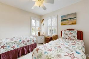 Postel nebo postele na pokoji v ubytování Ground floor waterview condo with resort amenities, private patio and pool + 16 fotografií