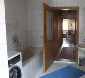 Koupelna v ubytování Müllers Monteur- und Gruppenunterkunft Gangkofen + 11 fotografií