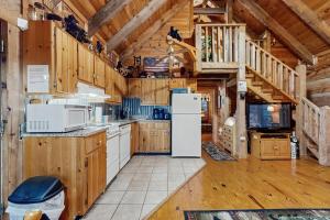 Gallery image of Bear Bee and Bee in Waldens Creek