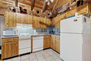 Gallery image of Bear Bee and Bee in Waldens Creek