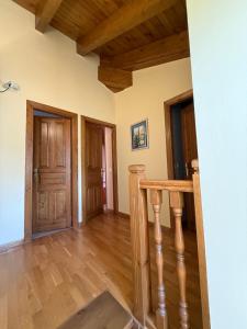 a hallway with wooden floors and wooden ceilings at Casa Manu in Santa Cilia de Jaca