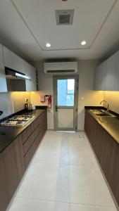 O bucătărie sau chicinetă la Muscat City Stay-2BR Apt 201 near Grand & Avenue Mall