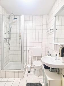 Ένα μπάνιο στο PK Apartment 2 in Seenähe & mit Garten