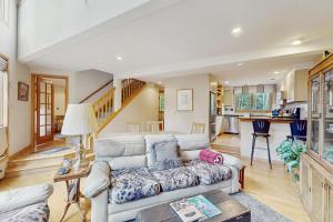 O zonă de relaxare la Snowbound and Streamside +20 fotografii