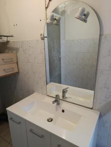 Ένα μπάνιο στο Appartement 2 pièces +4 φωτογραφίες