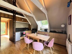 Kuchyň nebo kuchyňský kout v ubytování Résidence Les 3 Fontaines - Chalet au milieu de la foret + vue incoryable MAE-6583