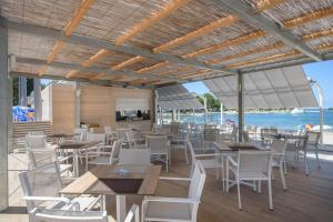 Maistra Camping Valkanela Mobile homes餐厅或其他用餐的地方