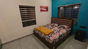 Una cama o camas en una habitación de Rambos Inn Homestay