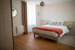 Ένα ή περισσότερα κρεβάτια σε δωμάτιο στο Maison de la Rochejaquelein