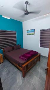 Una cama o camas en una habitación de Rambos Inn Homestay