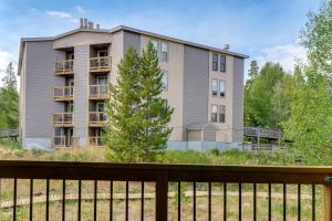 an apartment building with a fence in front of it at Close to Rocky Mtn Slopes! Cozy Silverthorne Condo in Sentinel Island