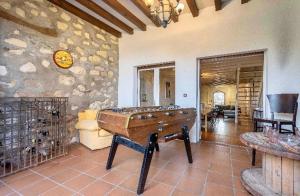 a room with a pool table in the middle of a room at Bastide piscine, pétanque, salle de jeux et spa in Guiche