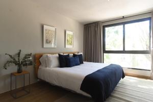a bedroom with a large bed and a window at Bauer Haus in Laborcillas