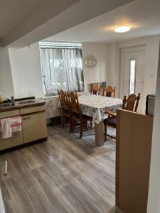 a kitchen and dining room with a table and chairs at Siegbacher Privatzimmer in Eisemroth