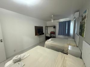 Katil atau katil-katil dalam bilik di Apart Residence Vista Lagoa Arraial do Cabo +27 gambar