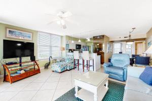 Et tv og/eller underholdning på Magnolia House at Destin Pointe 212