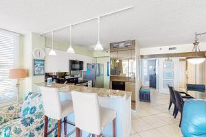 Køkken eller tekøkken på Magnolia House at Destin Pointe 212