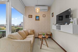 a living room with a couch and a table at Monoambiente con Parrilla y Cochera - Dpto 402 in Asuncion