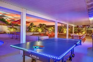 Πινγκ πονγκ στο Sunset Royale - The Ultimate Vegas Getaway ή εκεί κοντά