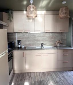 Ảnh trong thư viện ảnh của La Terrasse de L Anse Maison avec Vue Mer et Spa Extérieur ở Fermanville