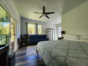 a bedroom with a bed and a ceiling fan at Mountain View Retreat Unit 1 in Mountain View