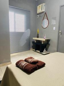 Katil atau katil-katil dalam bilik di Casa Aconchegante em Nova Iguaçu