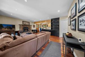 Μια τηλεόραση ή/και κέντρο ψυχαγωγίας στο Cozy Aspen Haven - Stay for 6