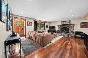 Μια τηλεόραση ή/και κέντρο ψυχαγωγίας στο Cozy Aspen Haven - Stay for 6