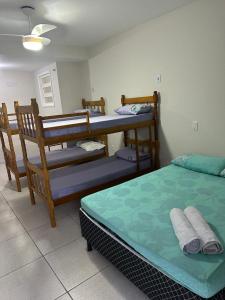 Katil atau katil-katil dalam bilik di Casa Azul Cabo Frio