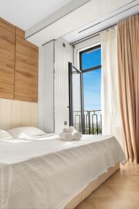 Postel nebo postele na pokoji v ubytování Уютная квартира стиле минимализм ЖК Prestige Gardens