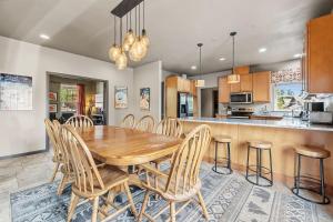 Η κουζίνα ή μικρή κουζίνα στο Dog Friendly Stay Near Trails in Silverthorne +34 φωτογραφίες