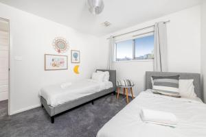 Postel nebo postele na pokoji v ubytování Cullen Stay Calm Connected Convenient