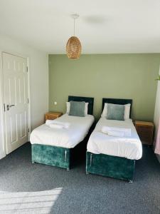 Fotografie z fotogalerie ubytování The Residency 4 bed home in Liverpool free parking v destinaci Litherland