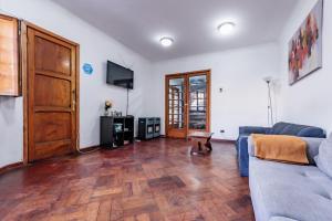 a living room with a couch and a wooden floor at Habitación Providencia in Santiago
