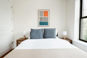 Ένα ή περισσότερα κρεβάτια σε δωμάτιο στο Spacious 3BR Upper West Side Apt - Steps from Central Park