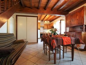 a kitchen with a table and chairs in a room at Gîte familial au calme avec jeux, VTT, randonnée, près du Parc Livradois, La Chaise-Dieu et Craponne - FR-1-582-214 in Jullianges