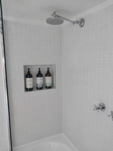 Koupelna v ubytování Lavender Cottage - Cute, Cosy & Pet Friendly + 46 fotografií