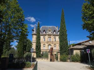 Το κτήριο όπου στεγάζεται  η παραθεριστική κατοικία