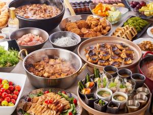 a table with many bowls of different types of food at KAMENOI HOTEL Arima in Kobe